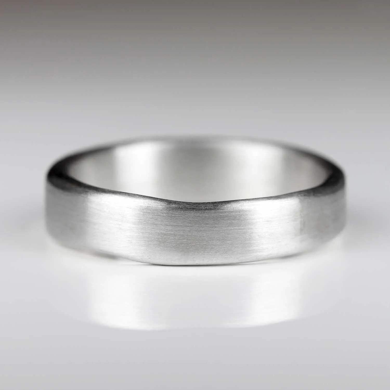 6mm Flat Sculpted Band •