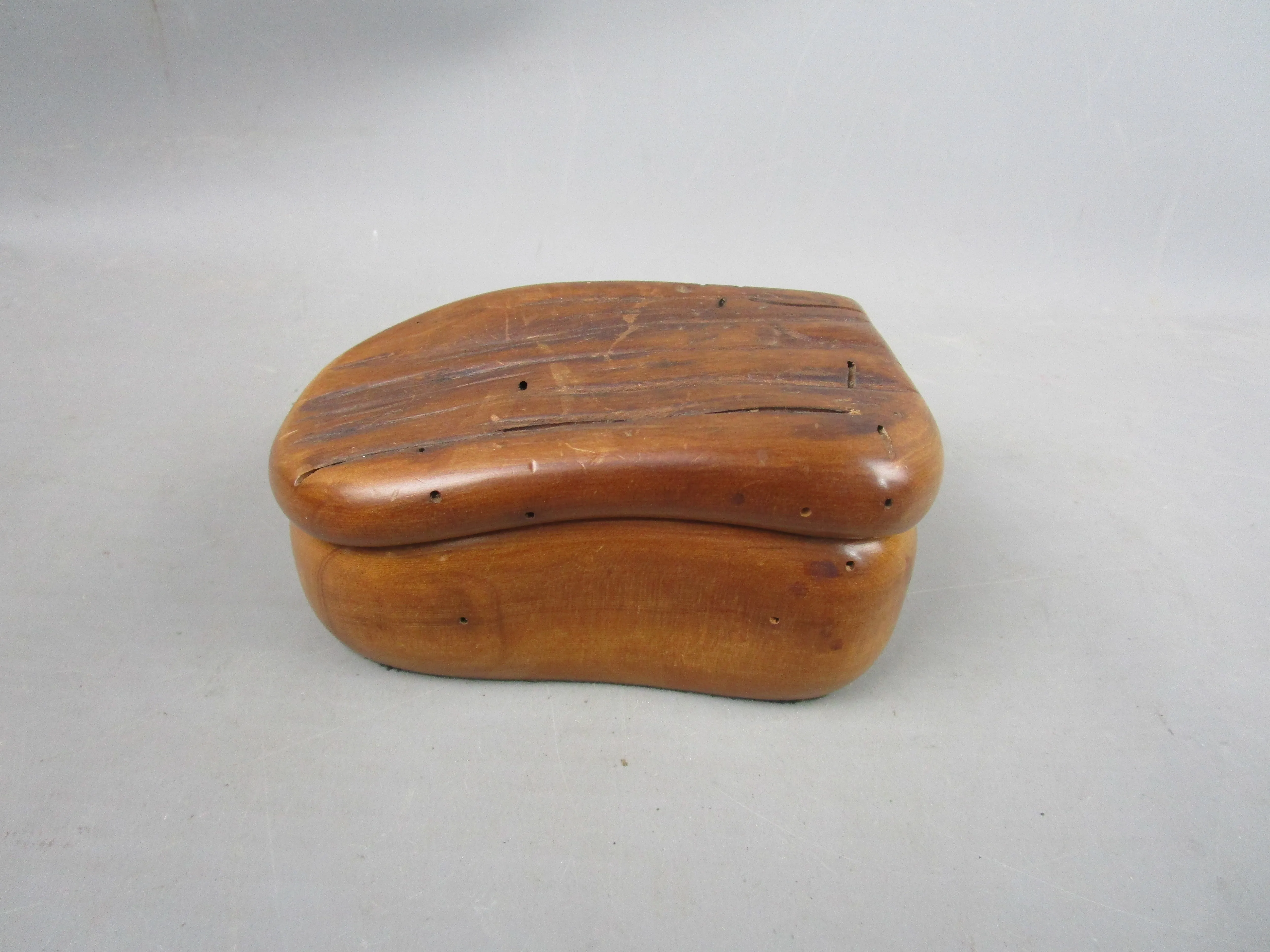 Hand Carved Ancient New Zealand Kauri Tree Carved Wooden Trinket Box Vintage c1970