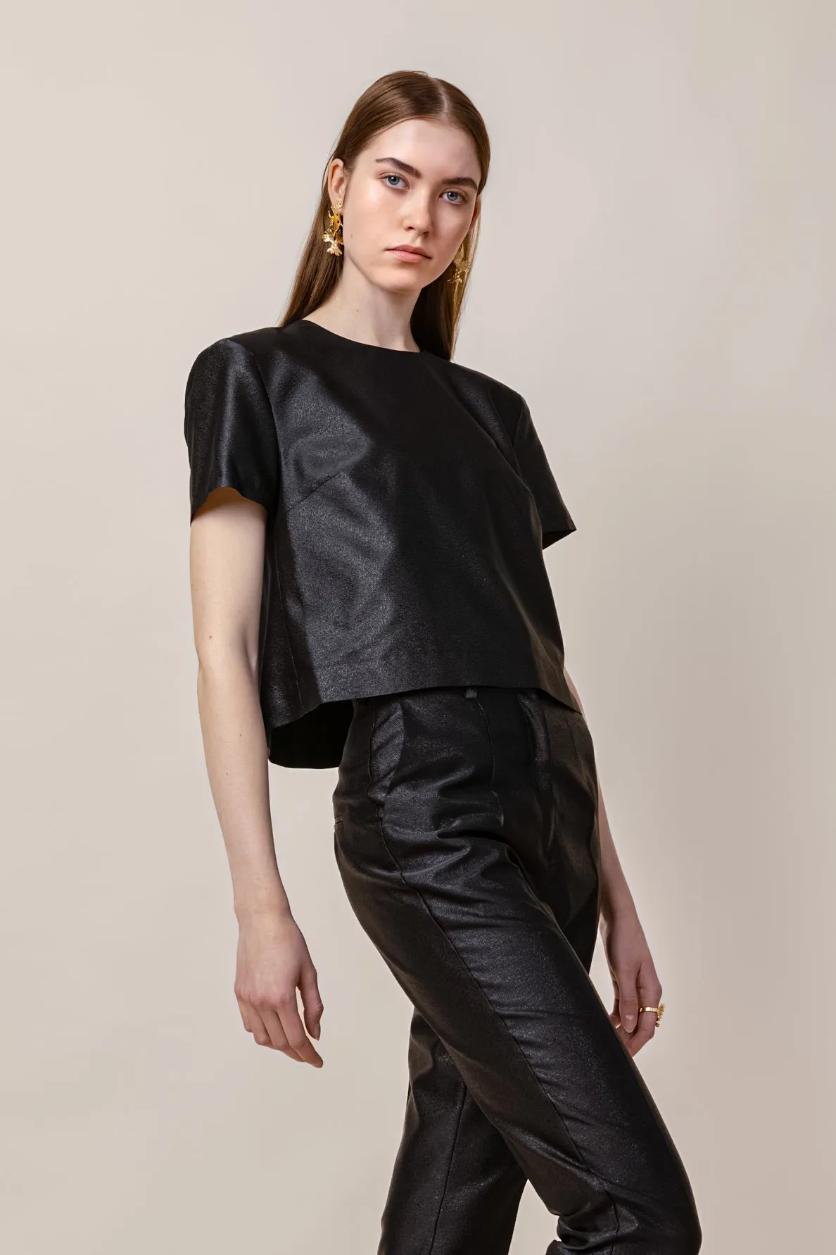 KAAMOS short sleeved shirt in shimmering black