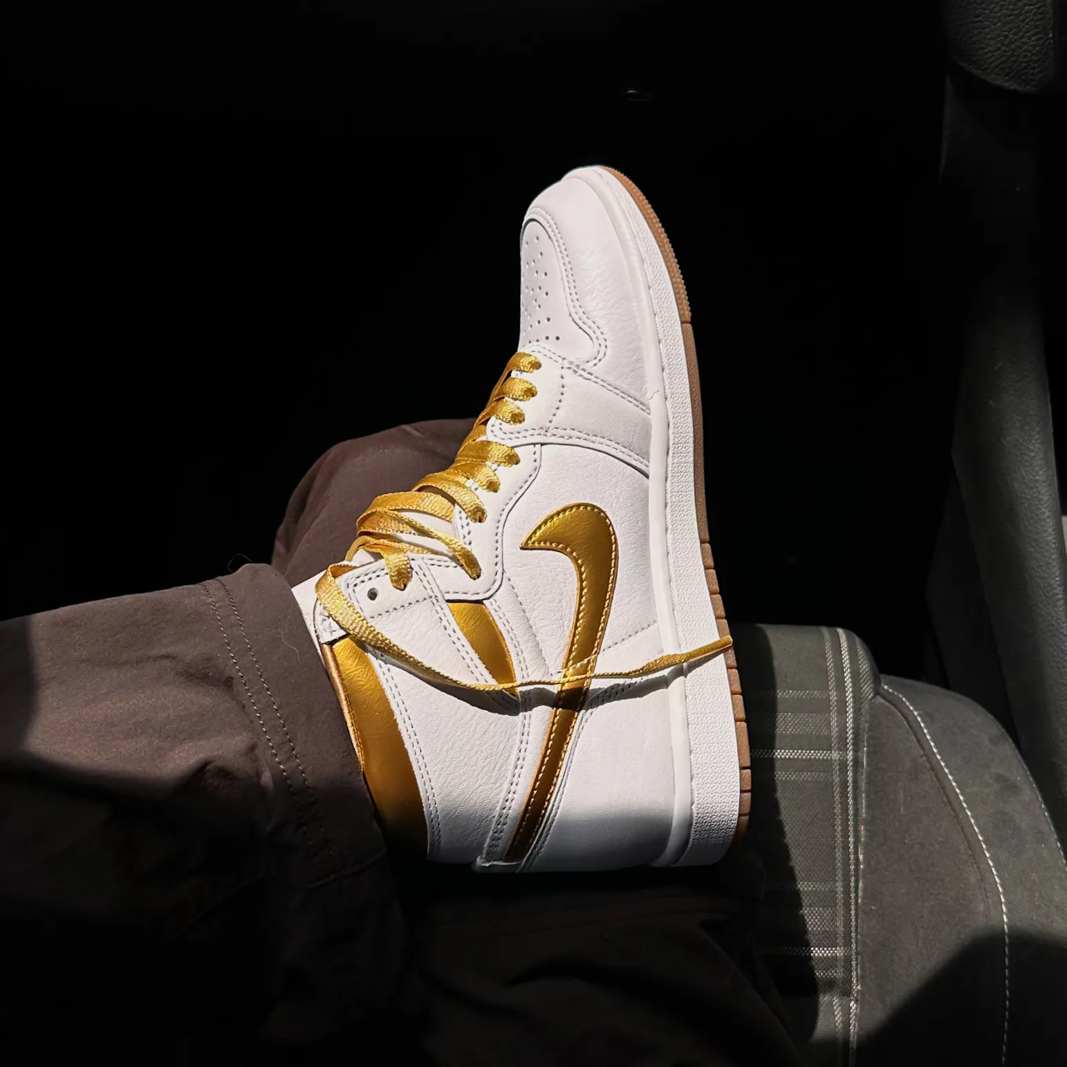 Nike Women's Air Jordan 1 Retro High OG "White and Gold" "Metallic Gold" FD2596-107