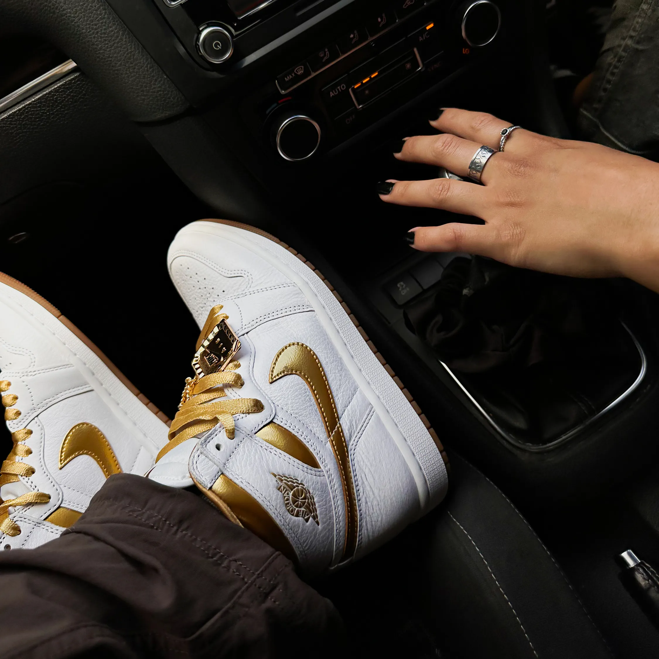 Nike Women's Air Jordan 1 Retro High OG "White and Gold" "Metallic Gold" FD2596-107