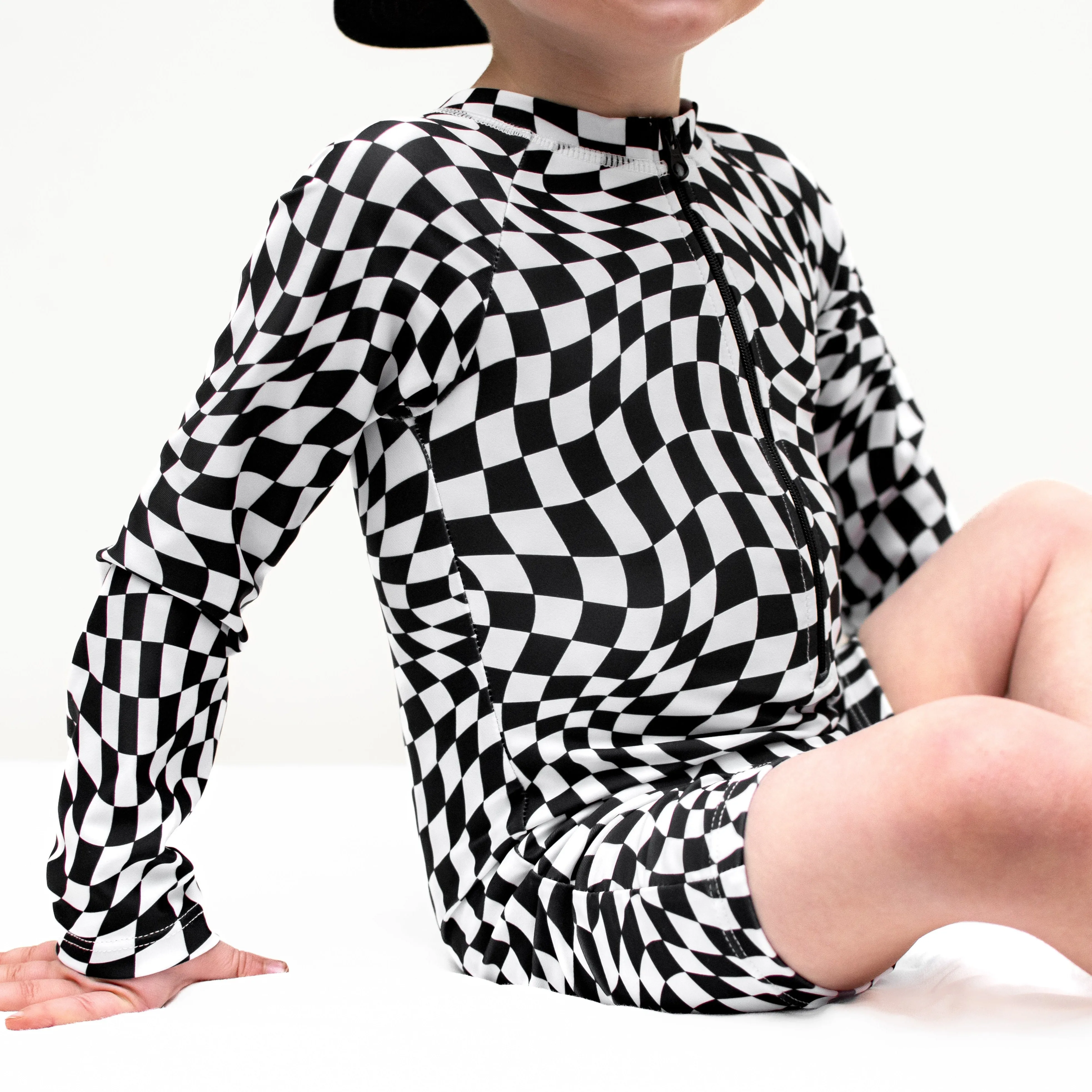 RASH GUARD- Black Dizzy Check