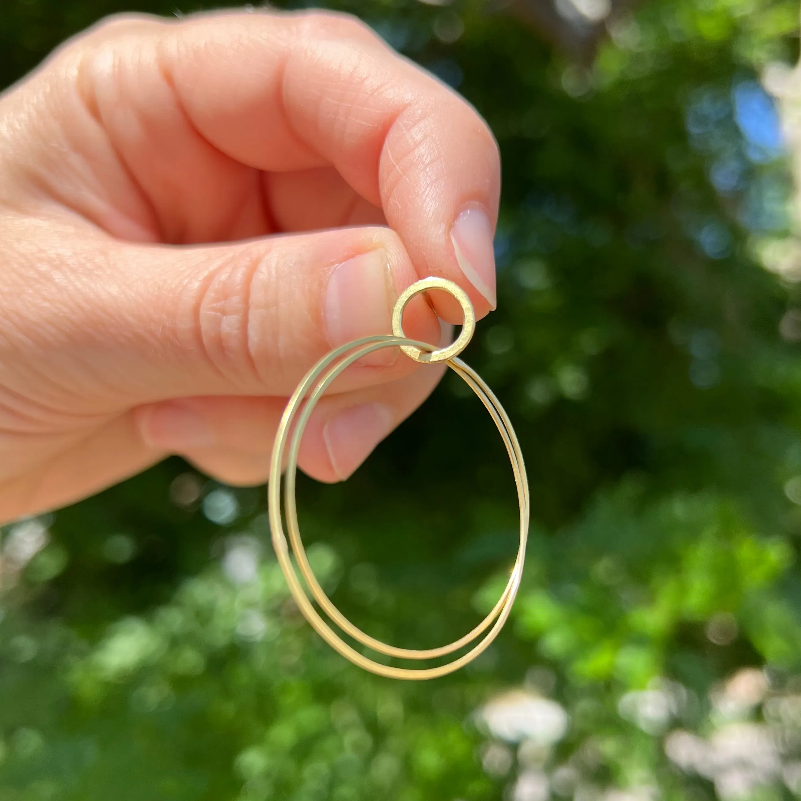 Small double hoop earrings in 18k gold