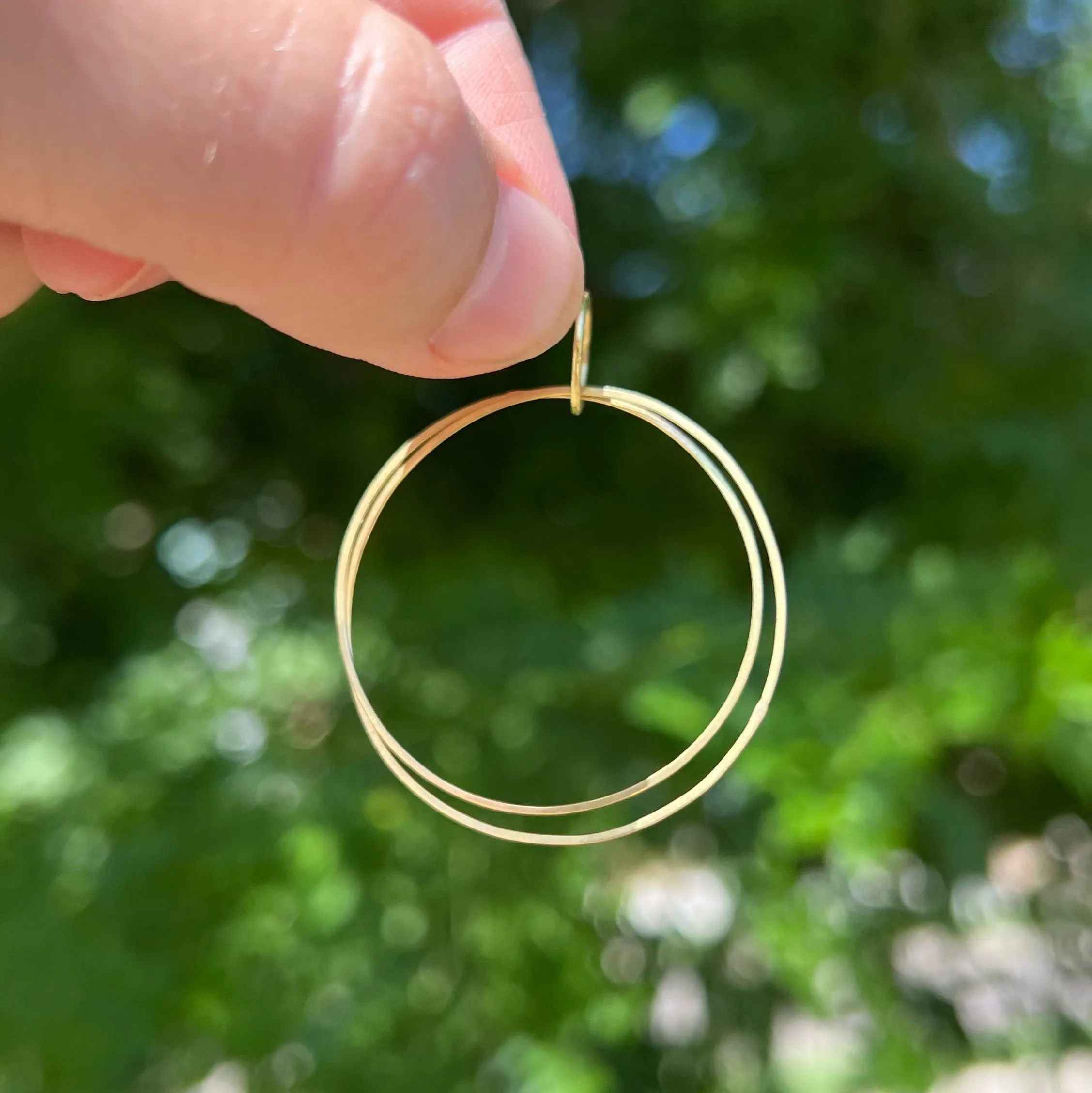 Small double hoop earrings in 18k gold