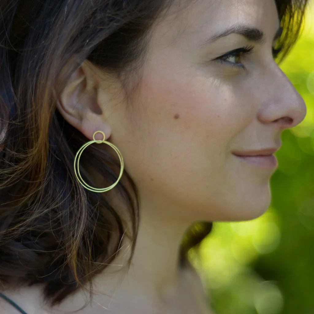 Small double hoop earrings in 18k gold