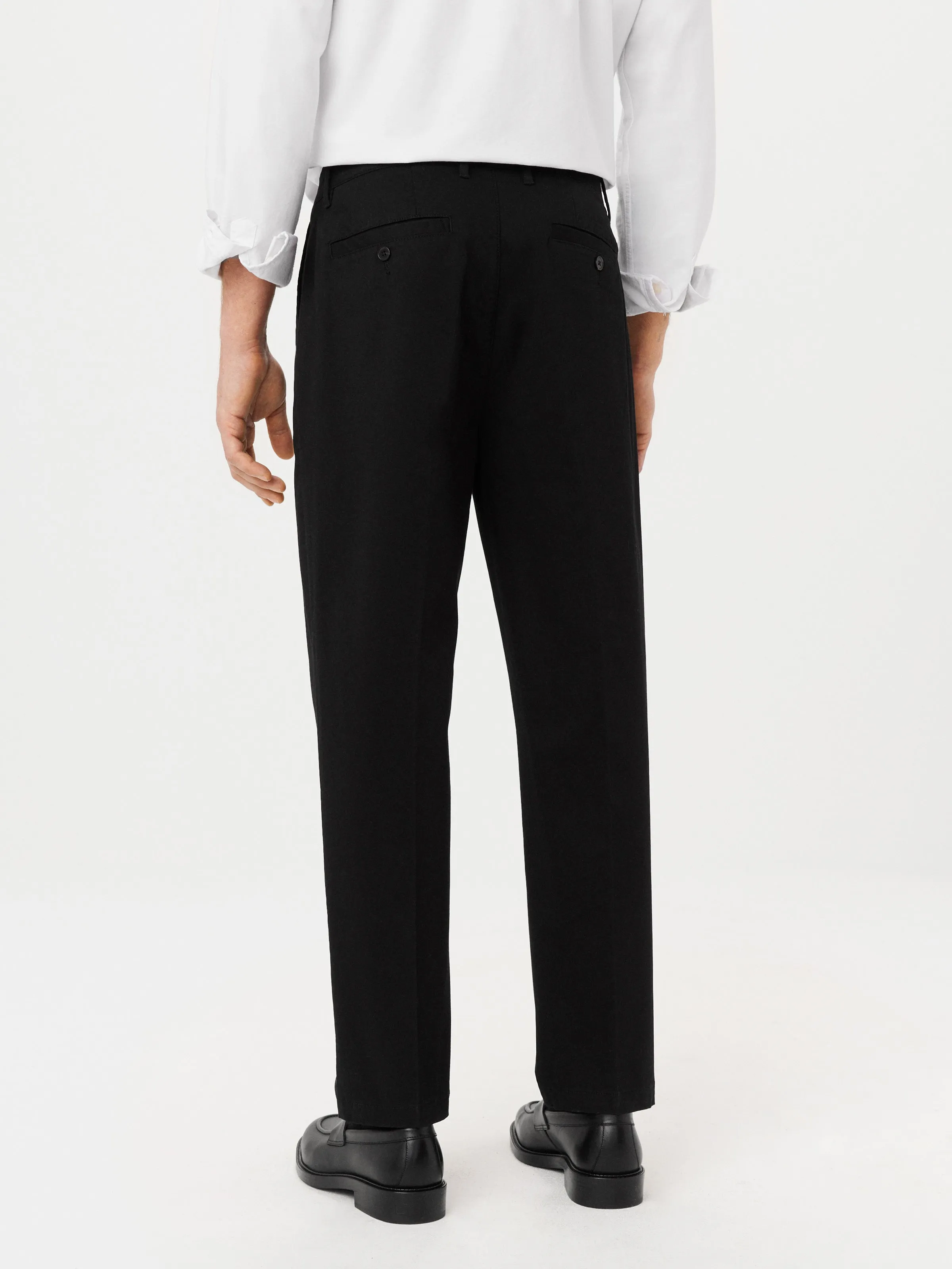 The Jamie Relaxed Tapered Pant in Black