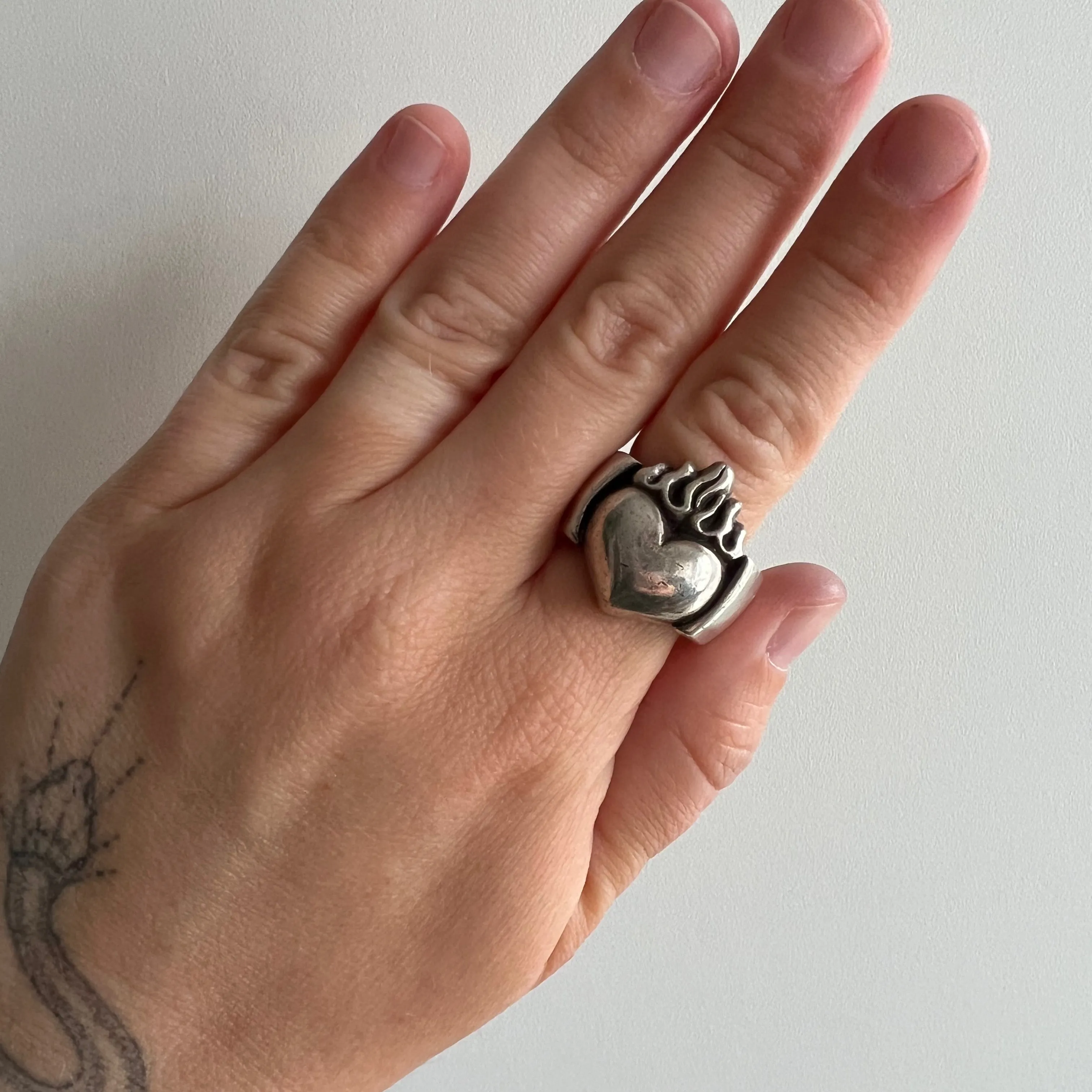 V I N T A G E // this heart is on fire / sterling silver biker style framing heart signet ring / size 8.25 to 8.5