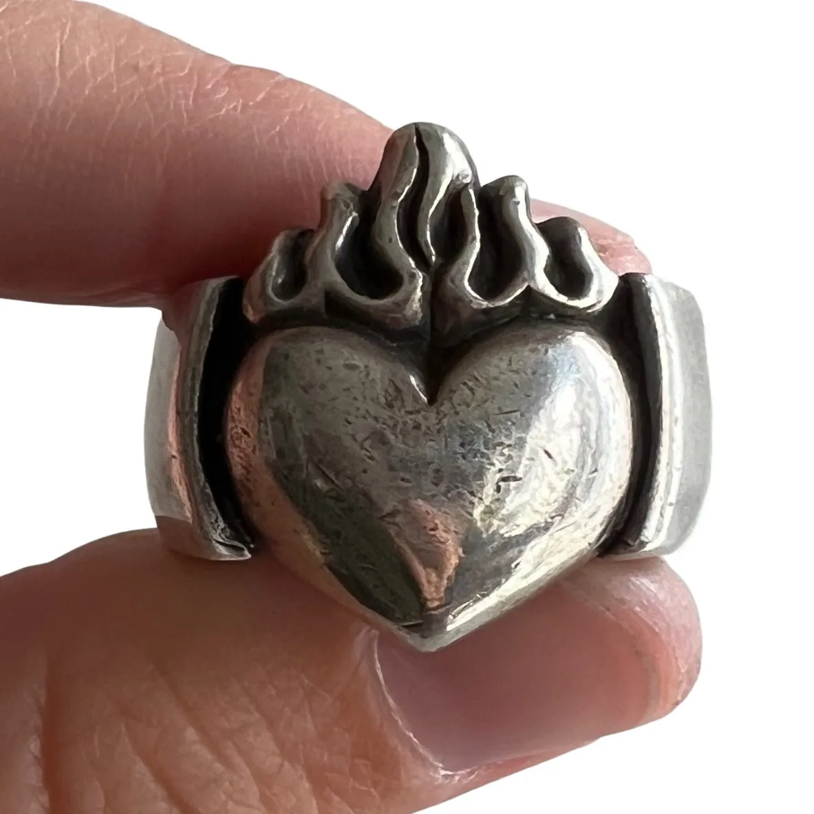 V I N T A G E // this heart is on fire / sterling silver biker style framing heart signet ring / size 8.25 to 8.5